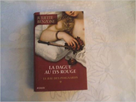 La dague au lys rouge (Le bal des poignards T1)